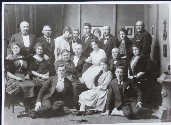 GV: Double engagement party of Gerta´s father and mother and her aunt and uncle, her maternal grandparents with their 13 children and some of their husbands, from bottom right: uncle Ferdinand, mother Josefine, father Max, second row, aunt Jetti, grandfather, Ada, Ada´s future husband Artur, grandmother Helena, Trnava, ca 1921/22