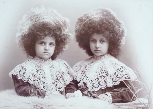WH: Mother and aunt in Russia, ca 1900. WK's mother is on the right