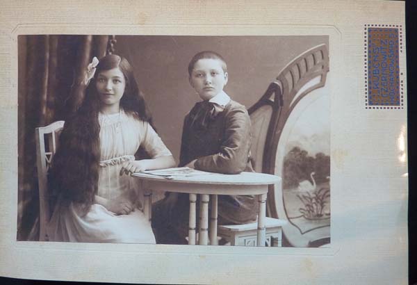 RL: Mother with younger brother, Vienna, early 1920s