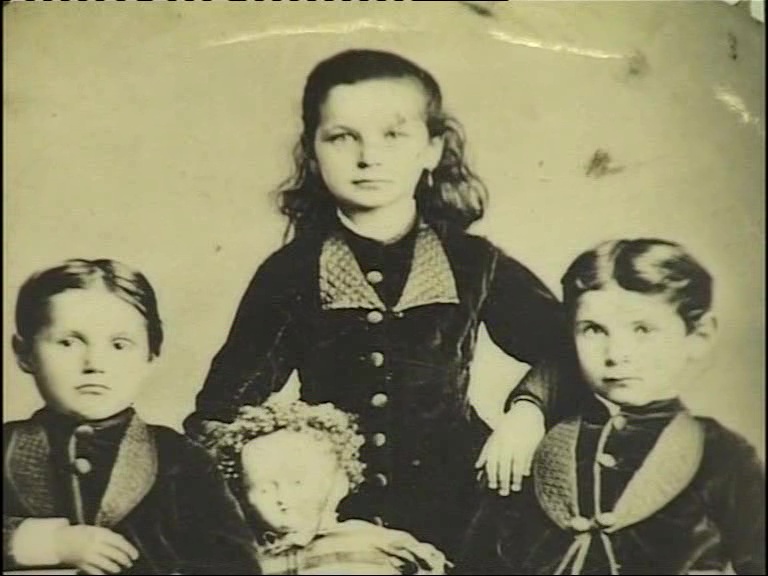 MS: Her father (on the left) with his brother, Thelmar, and his sister Fränzchen (Franziska), second half of the 19th century