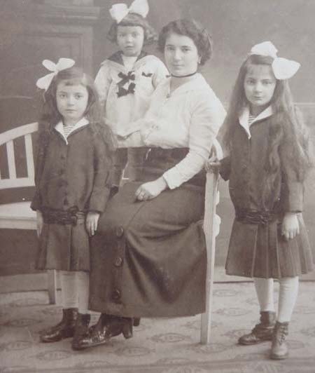 EB: Maternal grandmother with her three daughters. Ilus, Joli (EB's mother) and Bözsi. "That’s what it is: the three sisters. It really crushed them, the war. Really crushed them."