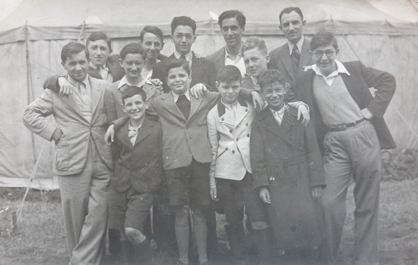WK: With fellow refugees and kindertransportees, on first arrival at the farm, after arriving in the UK spring 1939