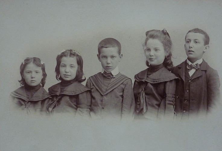 HE: Herta’s mother who was the youngest and siblings, Zdenka, sister Marta, Otto, Olga, and ?, Pribram, 1904