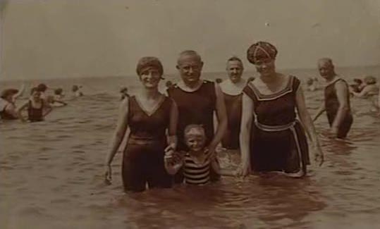 CD: With family on holiday, Baltic Coast, 1924