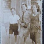 FK: With mother Amalia - usually known as Mina, sister Claire on holiday in Eastbourne, August 1939