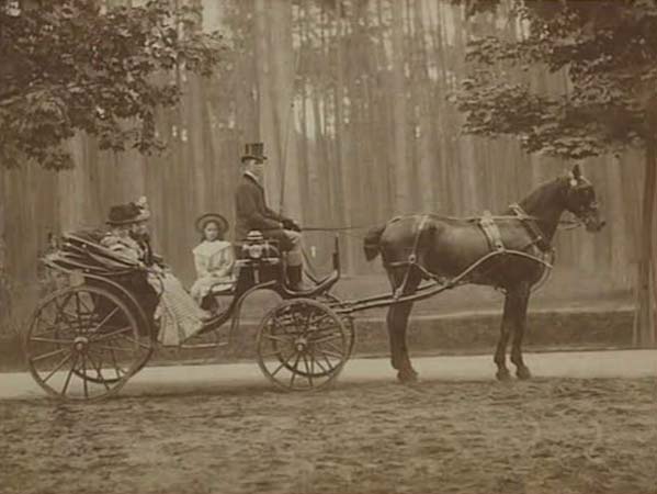 ML: Mother, grandmother and sister, near Hamburg, c1900