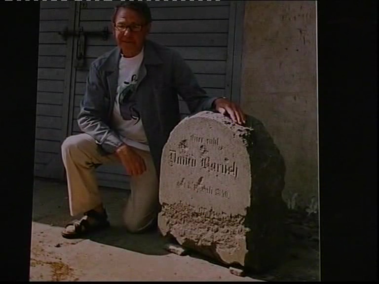 LB: At great uncle David Baruch’s gravestone, Koszalin