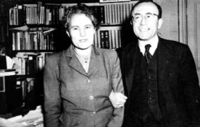 Werner Rosenstock, General Secretary of the AJR from 1941-1982, pictured with his wife Susanne in the Wiener Library