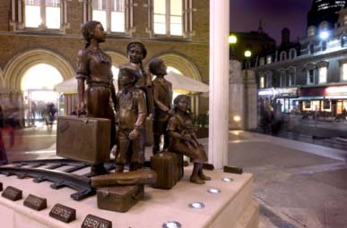 Kindertransport statue at Liverpool Street Station