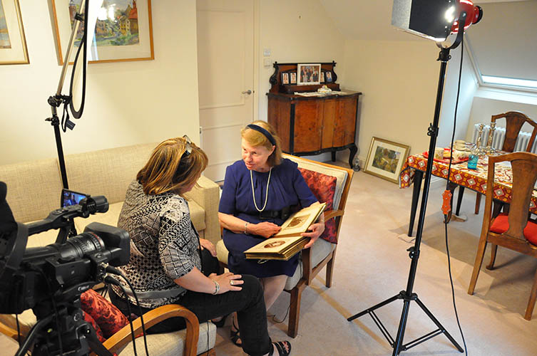 Dr Bea Lewkowicz interviewing Liselotte Adler-Kastner in 2017